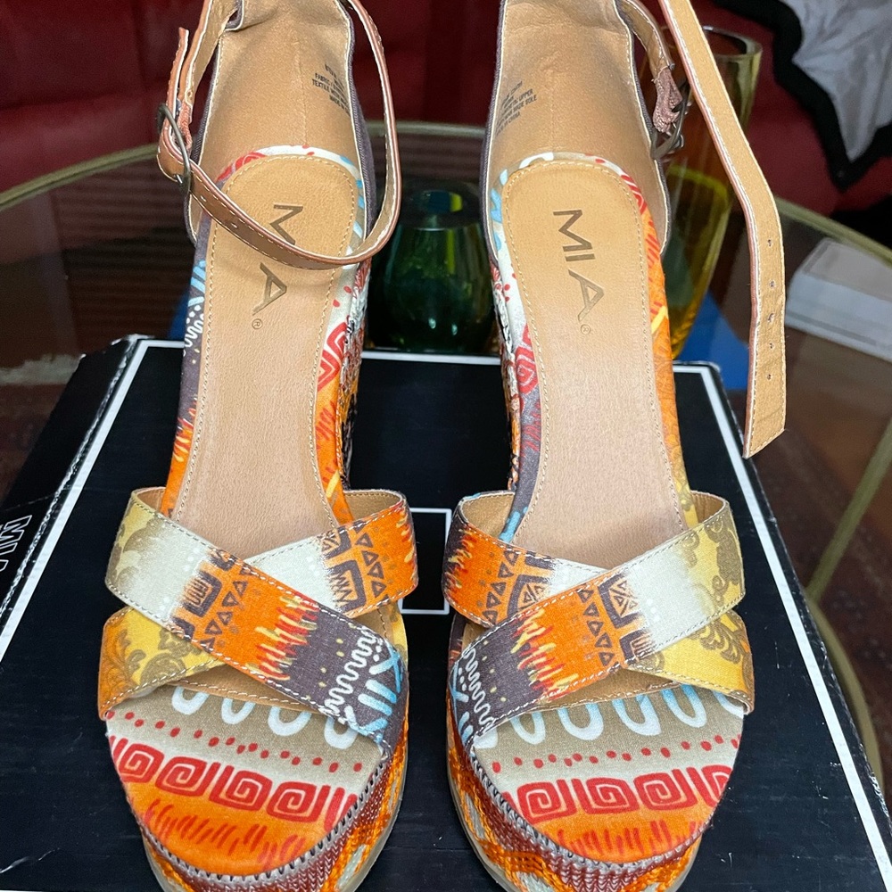 Cute Mayan wedges by MIA